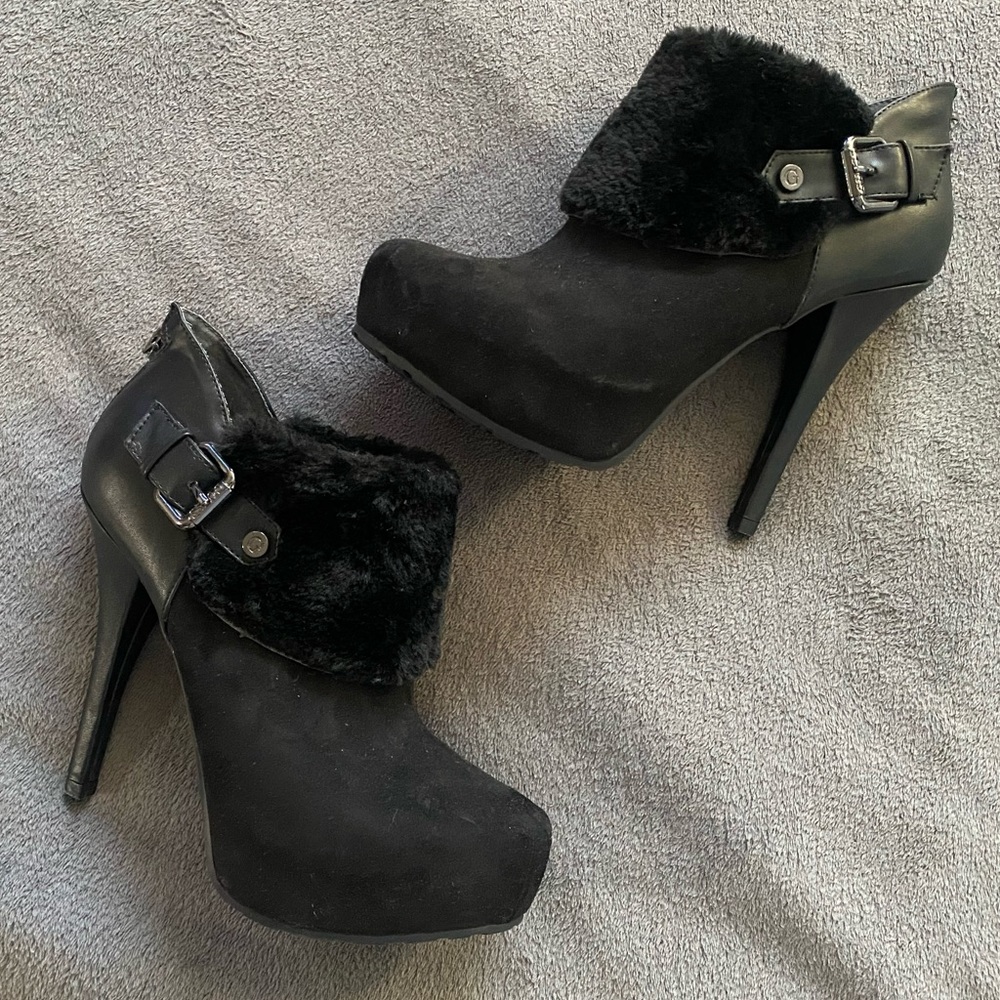 Women’s GUESS Ankle Booties 8.5